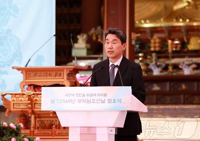 이주호 대통령 권한대행 부총리 겸 교육부 장관이 5일 서울 종로구 조계사에서 열린 불기 2569년 부처님 오신날 봉축법요식에서 축사를 하고 있다. (교육부 제공. 재판매 및 DB 금지) 2025.5.5/뉴스1