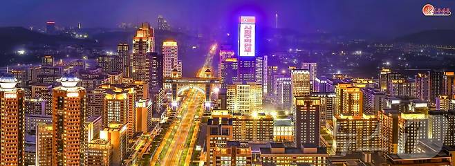 (평양 노동신문=뉴스1) = 북한 노동당 기관지 노동신문은 6일 "우리 평양이 환희로운 새집들이 계절을 또다시 맞이했다"라면서 주민들의 평양 화성지구 3단계 1만 세대 살림집(주택) 입사 소식을 전했다. [국내에서만 사용가능. 재배포 금지. DB 금지. For Use Only in the Republic of Korea. Redistribution Prohibited] rodongphoto@news1.kr