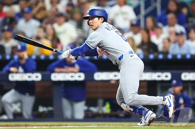 LA 다저스 김혜성이 6일(한국시간) 열린 2025 메이저리그 마이애미 말린스전에서 9번 타자 2루수로 선발 출전해 4타수 2안타 1타점 1득점 1도루로 맹활약했다. ⓒ AFP=뉴스1