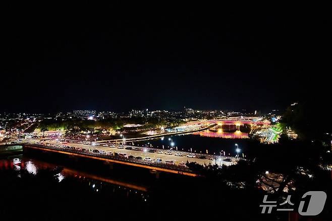 남원시 상공에서 바라본 춘향제 축제장 야경.(남원시 제공. 재판매 및 DB금지)/뉴스1