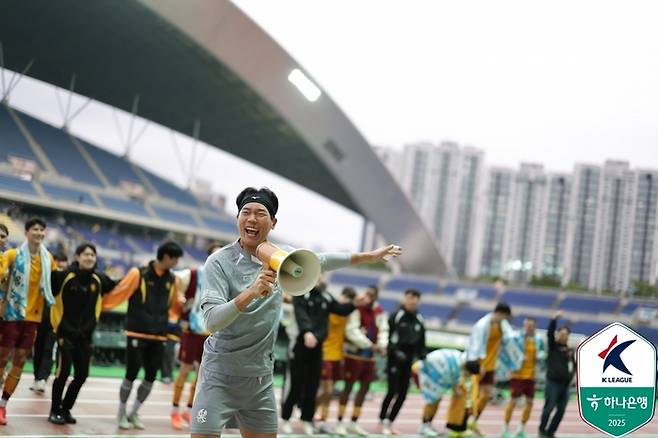 광주FC 김경민이 5일 광주월드컵경기장에서 열린 김천 상무전에서 승리한 뒤 기뻐하고 있다. 제공 | 한국프로축구연맹