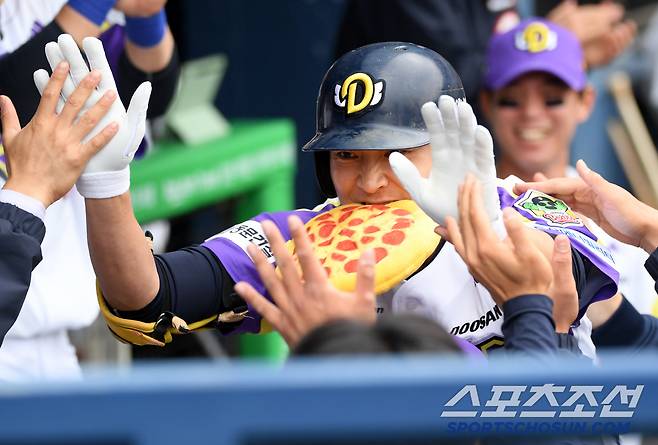 홈런 치고 피자 먹방 세리머니까지 어린이날은 정수빈은 완벽했다.
