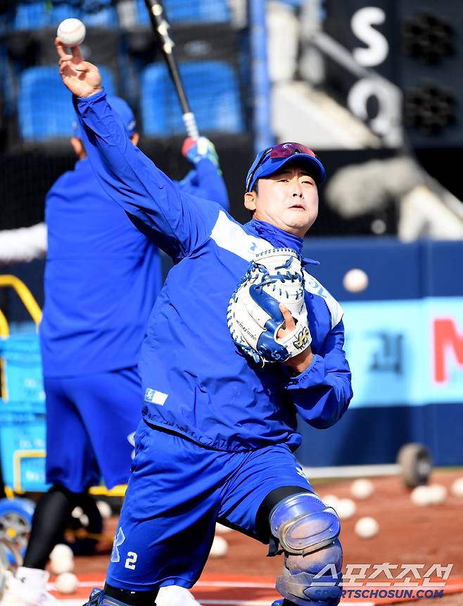 13일 대구 삼성라이온즈파크에서 열린 삼성 라이온즈와 LG 트윈스의 시범경기. 삼성 김재성이 수비 훈련을 하고 있다. 대구=박재만 기자 pjm@sportschosun.com/2025.03.13/