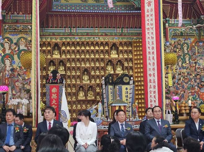 정현섭 진해구청장, ‘부처님오신날’ 관내 사찰 방문.