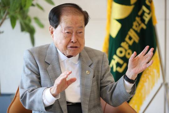 김희수 건양교육재단 설립자 겸 명예총장. 김영태 기자