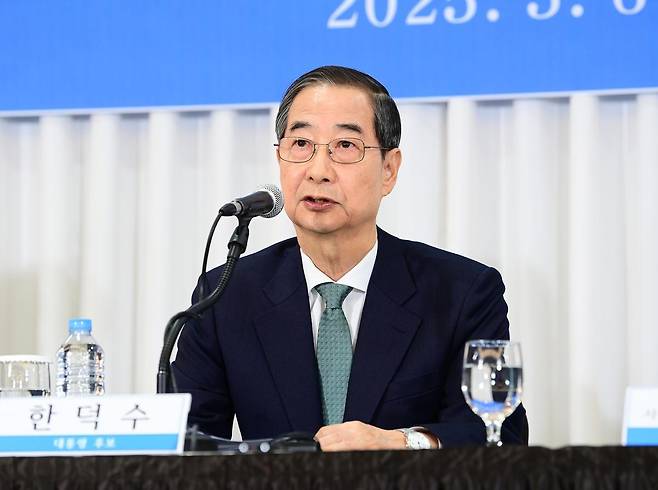 한덕수 무소속 대통령 선거 예비 후보가 6일 오전 서울 중구 코리아나 호텔에서 열린 관훈토론회에 참석해 기조연설을 하고 있다. 2025.5.6/뉴스1