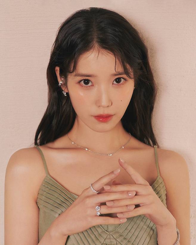 제이에스티나 아이유