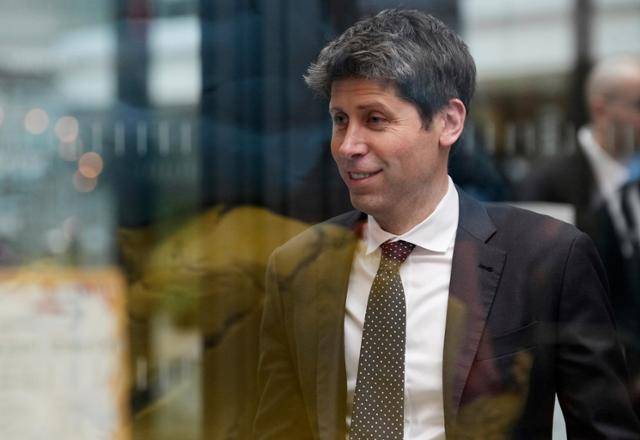 샘 올트먼 오픈AI 최고경영자(CEO)가 2월 파리에서 열린 인공지능(AI) 학회에 참석하고 있다. 파리=AP 연합뉴스