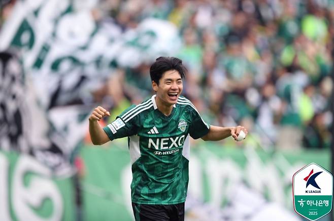 전북 현대 전진우가 대전전에서 득점 후 기뻐하는 모습. 사진=프로축구연맹