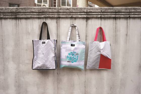 폐현수막으로 만든 에코백의 모습. 사진 서울시