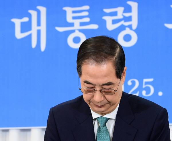 인사하는 한덕수 후보. 연합뉴스