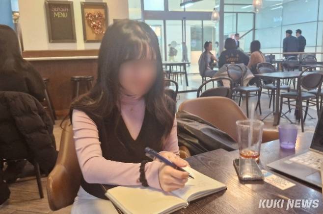 졸업 후 HSK 6급 자격증 준비와 백화점 아르바이트를 병행하고 있는 고명주씨. 이가을 쿠키청년기자