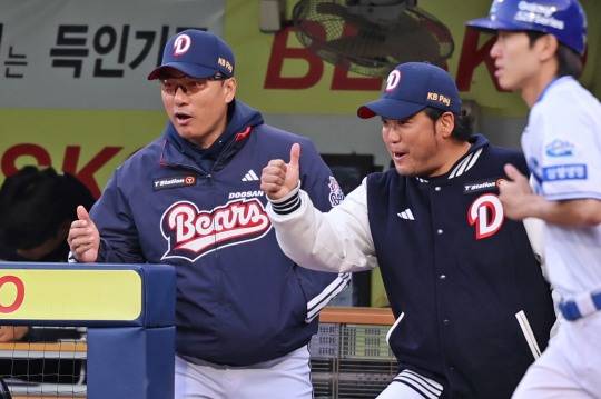 이승엽(왼쪽) 두산 감독과 박석민 타격코치. 사진[연합뉴스]