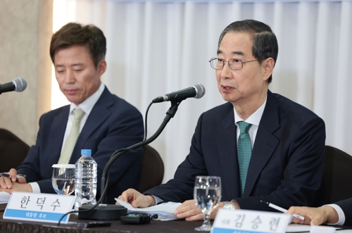 한덕수 대통령선거 무소속 예비 후보가 6일 서울 중구 코리아나호텔에서 열린 관훈토론회에서 기조연설을 하고 있다. [사진 출처 = 연합뉴스]