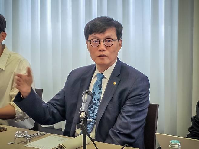 이창용 한은 총재는 5일(현지시간) 오전 아시아개발은행(ADB) 연차 총회 참석차 방문한 이탈리아 밀라노에서 국내 기자단과 간담회를 가졌다./사진=ADB 연차총회 출장기자단