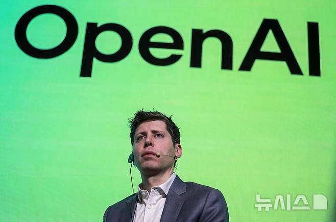 [서울=뉴시스] 정병혁 기자 = 샘 올트먼 오픈AI 최고경영자가 지난 2월 4일 서울 중구 플라자호텔에서 열린 카카오 기자간담회에서 취재진 질문에 답하고 있다. 2025.05.06. jhope@newsis.com