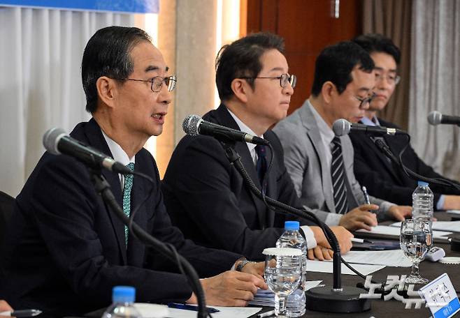 한덕수 무소속 대통령선거 예비후보가 6일 서울 중구 코리아나호텔에서 열린 관훈클럽 초청 토론회에서 기조연설을 하고 있다. 국회사진취재단