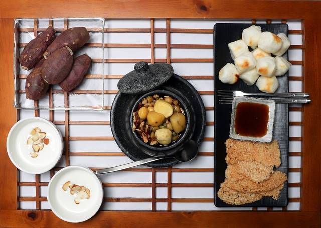 정읍의 명물인 ‘쌍화차 거리’에서 주전부리를 즐기며 여행을 마무리한다. 정읍시