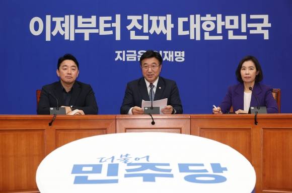 5일 서울 여의도 국회에서 더불어민주당 윤호중 총괄선대본부장이 기자간담회를 하고 있다. 2025.5.5 연합뉴스