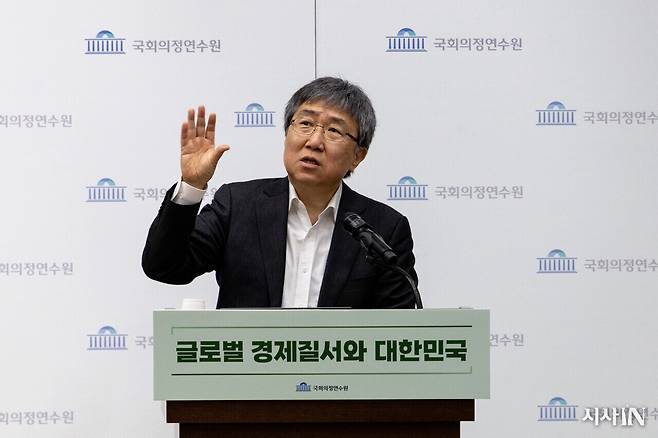 4월22일 장하준 런던대 교수가 국회 의원회관에서 열린 강연회 ‘글로벌 경제질서 변화와 대한민국 경제정책 전략’에서 강의를 하고 있다. ⓒ시사IN 신선영