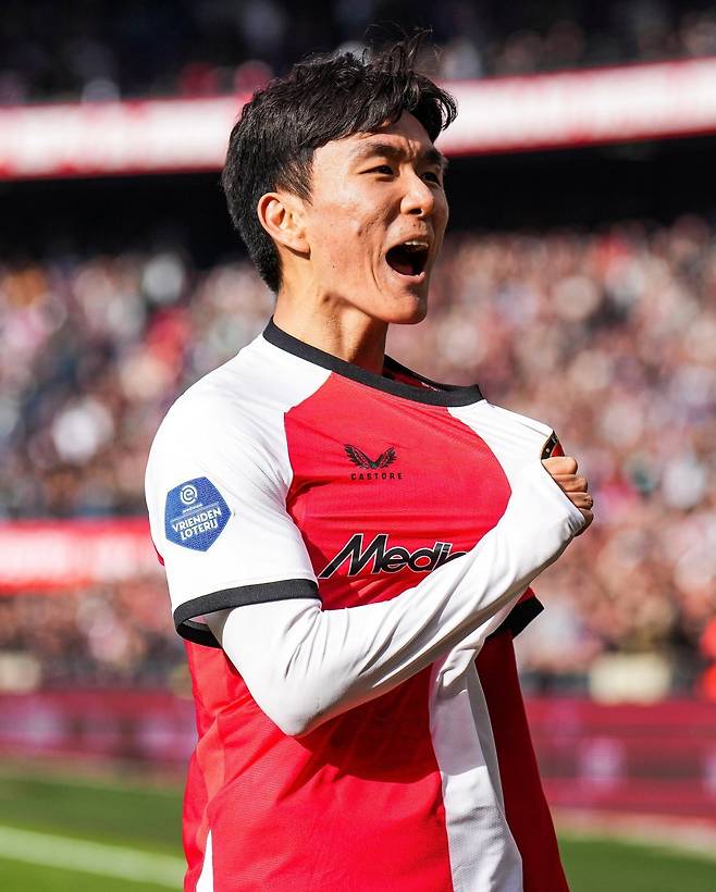 네덜란드 매체 ‘보트발 인터내셔널’은 5일(한국시간) “황인범은 이번 시즌 페예노르트에서 절대적인 차이를 만들어내는 선수”라고 극찬했다. 사진출처｜페예노르트 SNS