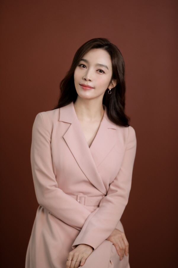 이민영. 지담미디어