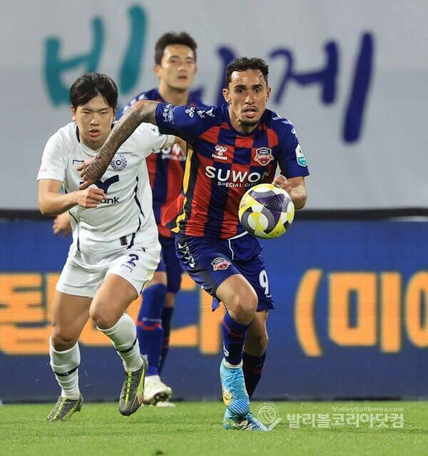 수원FC 루안, 드리볼 공격.