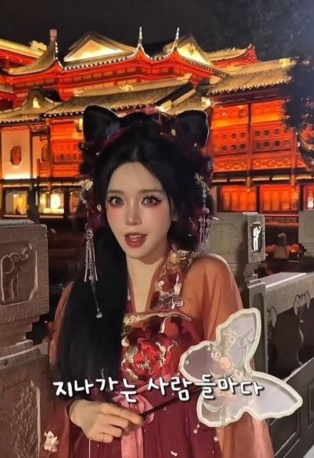 Z세대 사이에서 유행하는 왕홍 메이크업. 유튜브 채널 ‘PURE.D퓨어디’ 캡처