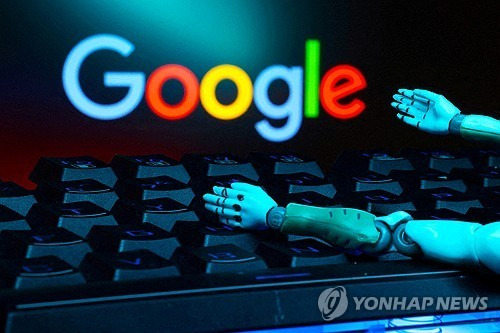 구글 로고 (로이터=연합뉴스 자료사진) 2025년 1월 27일 제작된 구글 로고, 키보드, 로봇팔이 포함된 일러스트레이션. (REUTERS/Dado Ruvic/Illustration/File Photo/File Photo) 2025.5.6.
