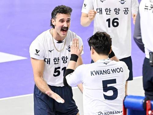 대한항공의 외국인 선수로 뛰었던 카일 러셀(왼쪽) [한국배구연맹 제공. 재판매 및 DB 금지]