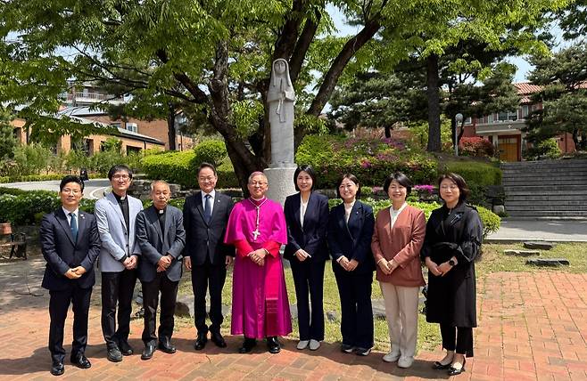 천주교 춘천교구청 방문한 김혜경씨 [독자 제공.재판매 및 DB 금지]