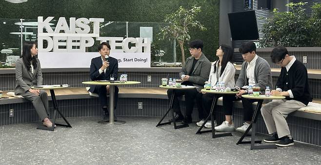 개혁신당 이준석 대선후보가 7일 오후 2시 카이스트를 방문해 카이스트 학생들과 '2030 현장 청취' 간담회를 가졌다./사진=최화진 기자