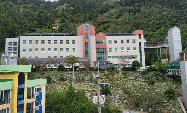 울릉군보건의료원 전경.