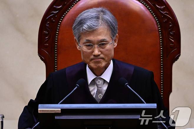 조희대 대법원장이 1일 오후 서울 서초구 대법원 대법정에서 이재명 더불어민주당 대통령 후보의 공직선거법 위반 사건 상고심 선고를 준비하고 있다. 2025.5.1/뉴스1 ⓒ News1 사진공동취재단