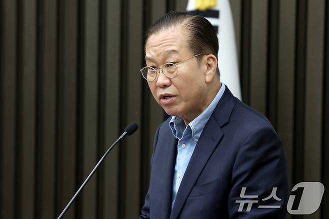 권영세 국민의힘 비상대책위원장이 6일 오후 서울 여의도 국회에서 열린 의원총회에서 발언하고 있다. 2025.5.6/뉴스1 ⓒ News1 이광호 기자