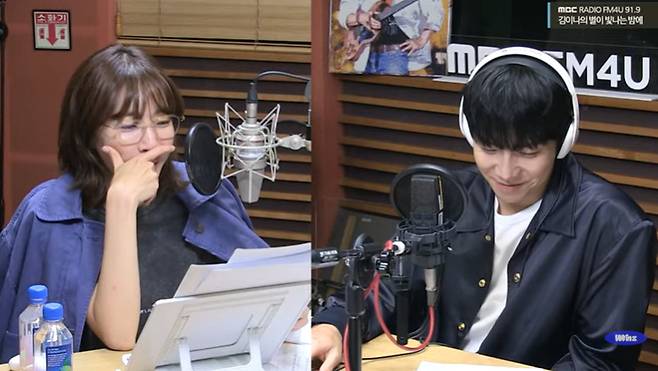 '김이나의 별이 빛나는 밤에' 보이는 라디오 캡처