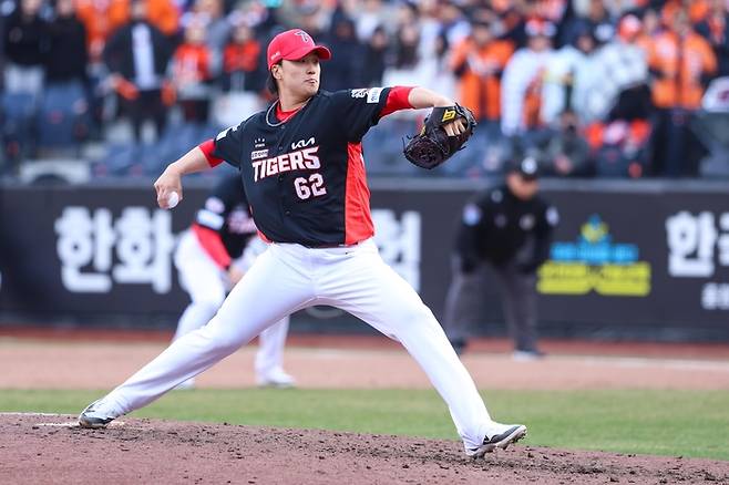 KIA 정해영이 대전 한화생명 볼파크에서 열린 2025 KBO리그 한화전에서 9회 올라와 역투하고 있다. 사진 | KIA 타이거즈