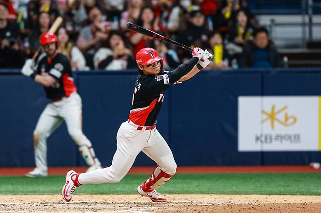 KIA 김도영이 7일 고척스카이돔에서 열린 2025 KBO리그 키움전에서 6회초 적시타를 터뜨리고 있다. 사진 | KIA 타이거즈