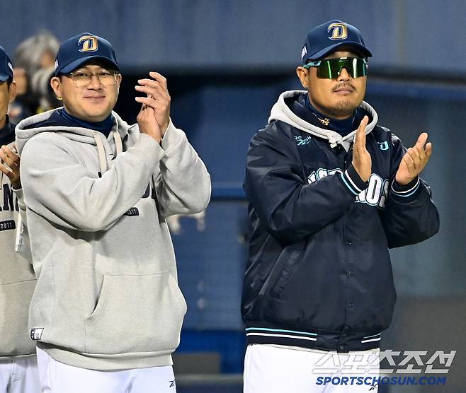 24일 잠실야구장에서 열린 NC와 LG의 경기, NC가 3대1로 승리하며 1위 LG에 시즌 첫 루징시리즈를 안겼다. 승리의 기쁨을 나누는 NC 선수들의 모습. 있다. 잠실=허상욱 기자wook@sportschosun.com/2025.04.24/