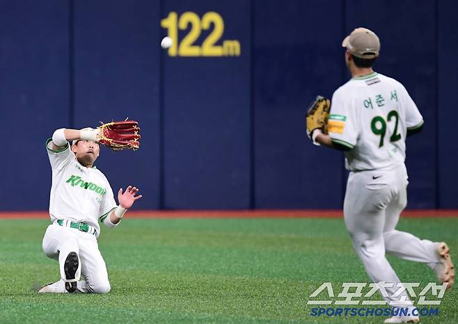 6일 고척돔에서 열린 KBO리그 키움과 KIA의 경기. 5회 KIA 위즈덤의 타구를 잡아내고 있는 키움 중견수 이용규. 고척=송정헌 기자songs@sportschosun.com/2025.05.06/