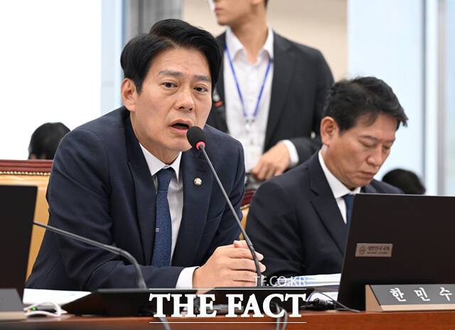 더불어민주당은 이재명 대선 후보 측이 공직선거법 위반 사건 파기환송심을 담당하는 서울고등법원에 공판기일 변경 신청서를 제출했다고 7일 밝혔다. /이새롬 기자