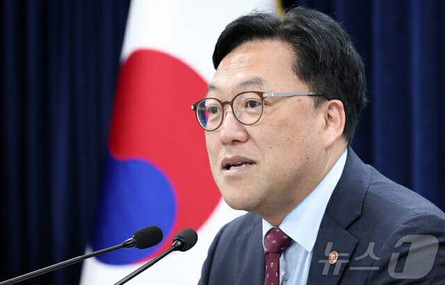 김병환 금융위원회 위원장이 7일 서울 종로구 정부서울청사에서 열린 정례 기자간담회에서 모두발언을 하고 있다. (서울=뉴스1)