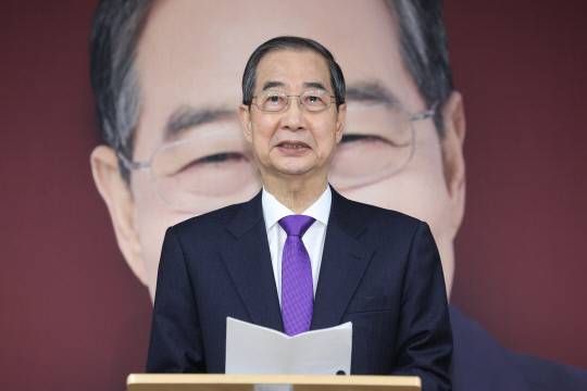 무소속 한덕수 대통령선거 예비후보가 7일 서울 영등포구 선거캠프 사무실에서 열린 기자회견에서 대선 단일화와 관련해 발언하고 있다. 연합뉴스