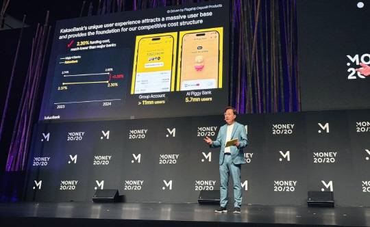 윤호영 카카오뱅크 대표가 지난달 22일 방콕 퀸시리킷 컨벤션 센터에서 진행된 '머니 2020 아시아'에 참석해 발표를 진행하고 있다. [카카오뱅크 제공]