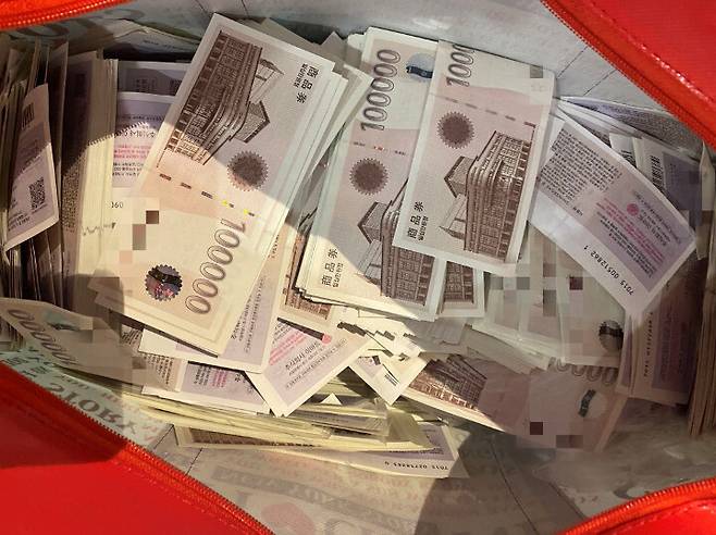 서울경찰청 사이버수사대는 지난해 8월 모바일 쿠폰 판매업체의 시스템을 해킹해 30억 규모의 모바일 상품권을 탈취한 혐의(정보통신망법 위반 등)로 해킹 조직원 19명을 검거했다고 7일 밝혔다. 서울청 제공