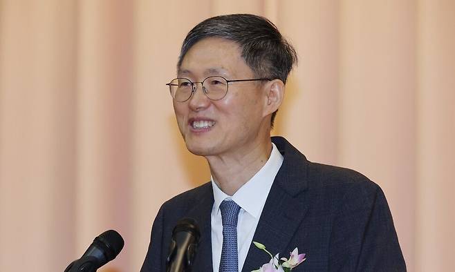 문형배 헌법재판소장 권한대행이 4월18일 오전 서울 종로구 헌법재판소에서 열린 퇴임식에서 퇴임사를 하고 있다. 신소영 기자 viator@hani.co.kr