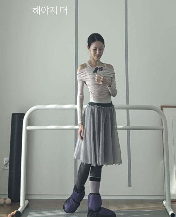 발레리나 출신 방송인 윤혜진(45)이 발레하는 사진을 게재했다./사진=윤혜진 인스타그램