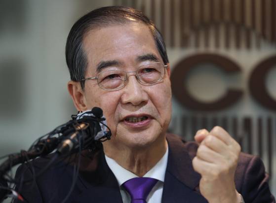 한덕수 무소속 대통령선거 예비후보가 7일 오후 서울 중구 한국프레스센터에서 열린 서울외신기자클럽 초청 기자간담회를 갖고 있다. 뉴스1