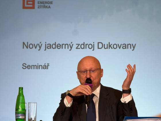 7일(현지시간) 체코 프라하 리히텐슈타인궁에서 다니엘 베네시 체코전력공사(CEZ) 그룹 최고경영자(CEO)가 두코바니 신규 원자력발전소 관련 기자회견을 열고 발언하고 있다. 프라하=임성빈 기자