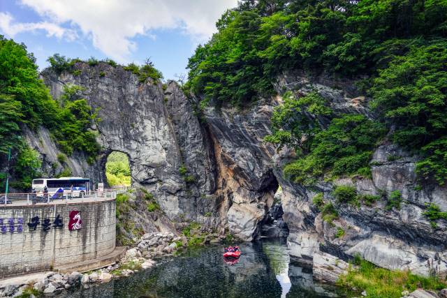 ▲ 태백시 동점동에 있는 구문소와 그 일대 전기고생대 지층이 도의 5월 지질·생태명소로 선정돼 지질 과학 체험 현장으로서의 가치를 높이고 있다.